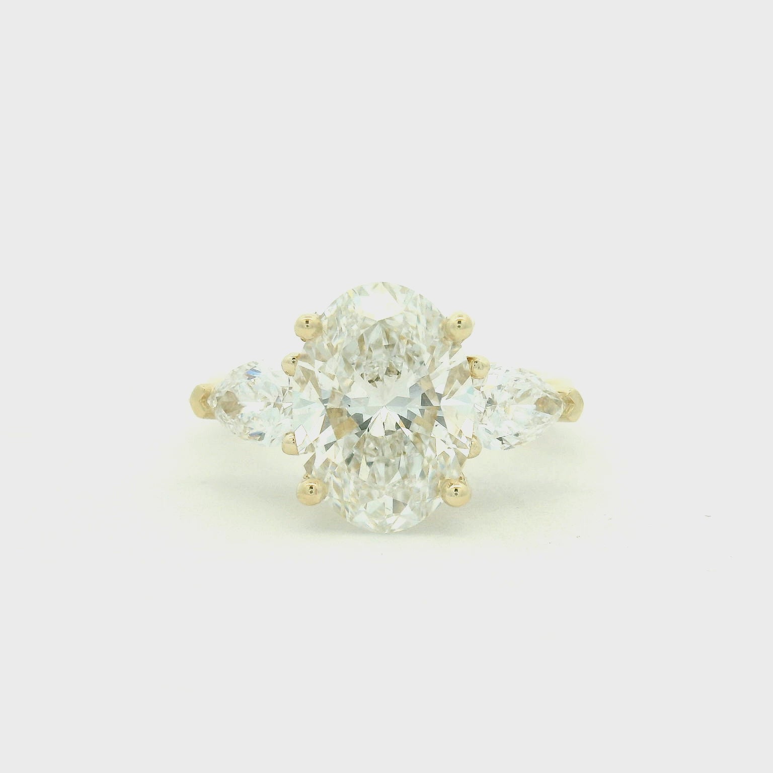 Yellow Gold Multistone Ring with Oval Cut Diamond