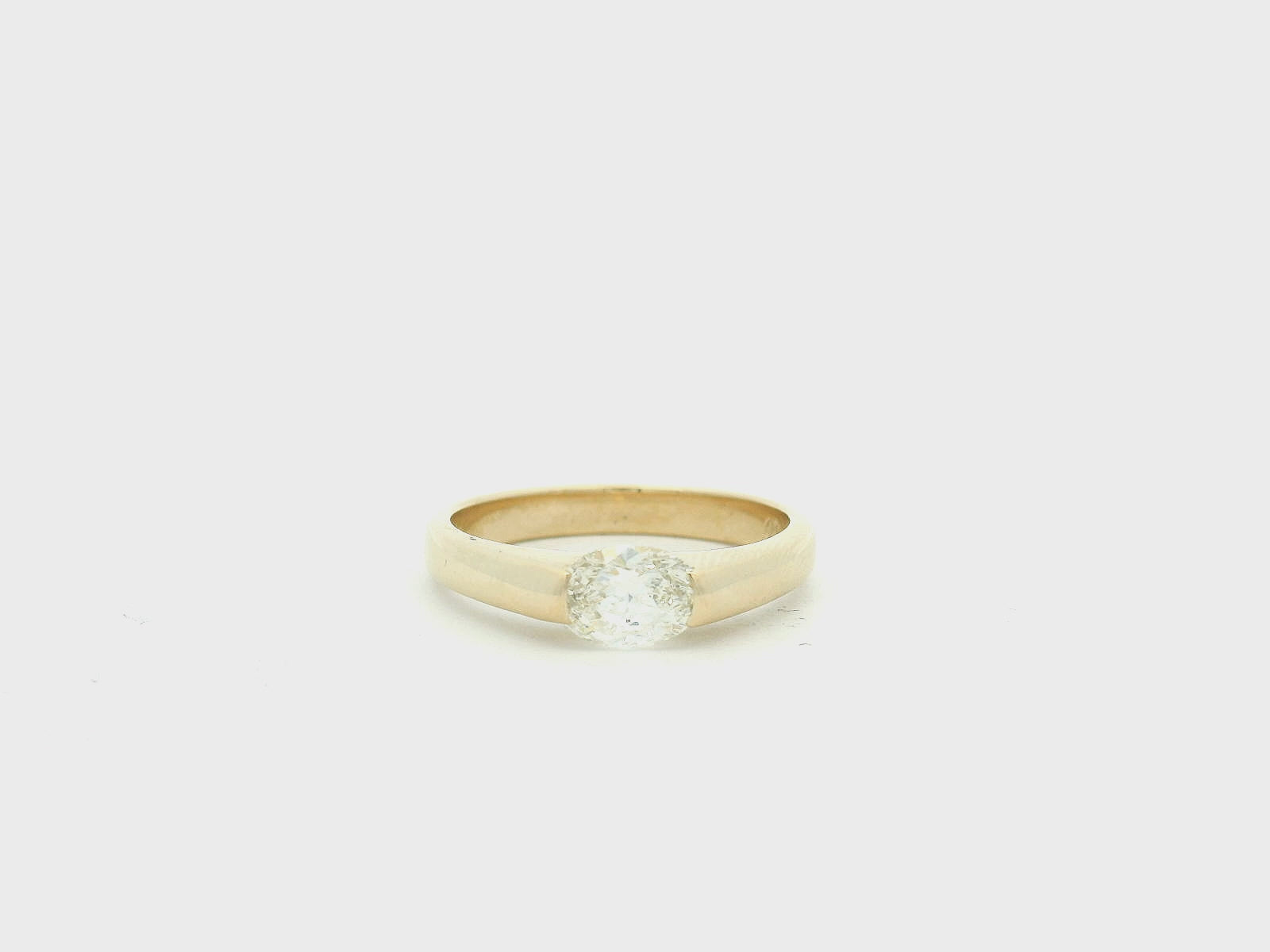 Elegant Gold Diamond Ring