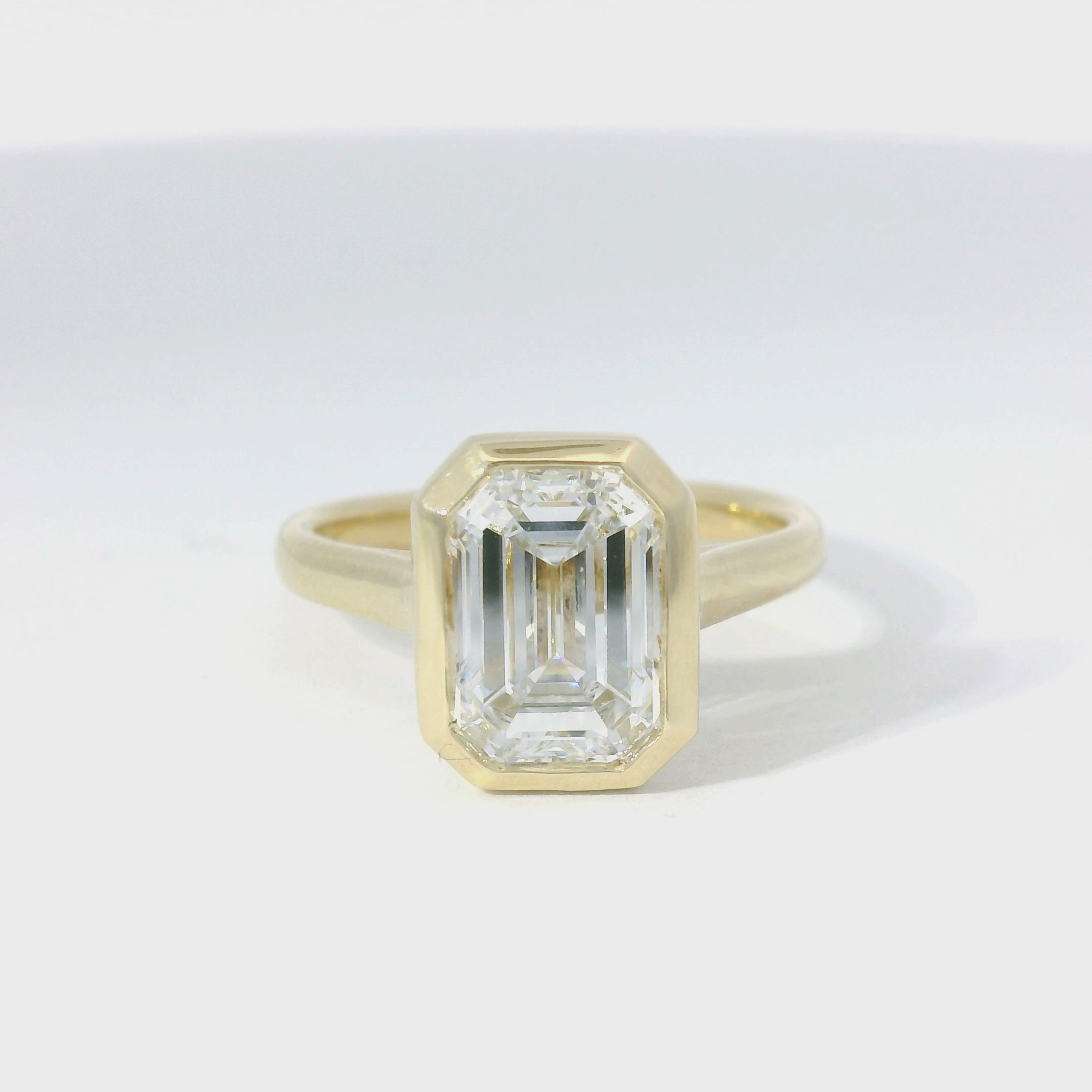 Oval-Cut Diamond Solitaire Ring in Yellow Gold