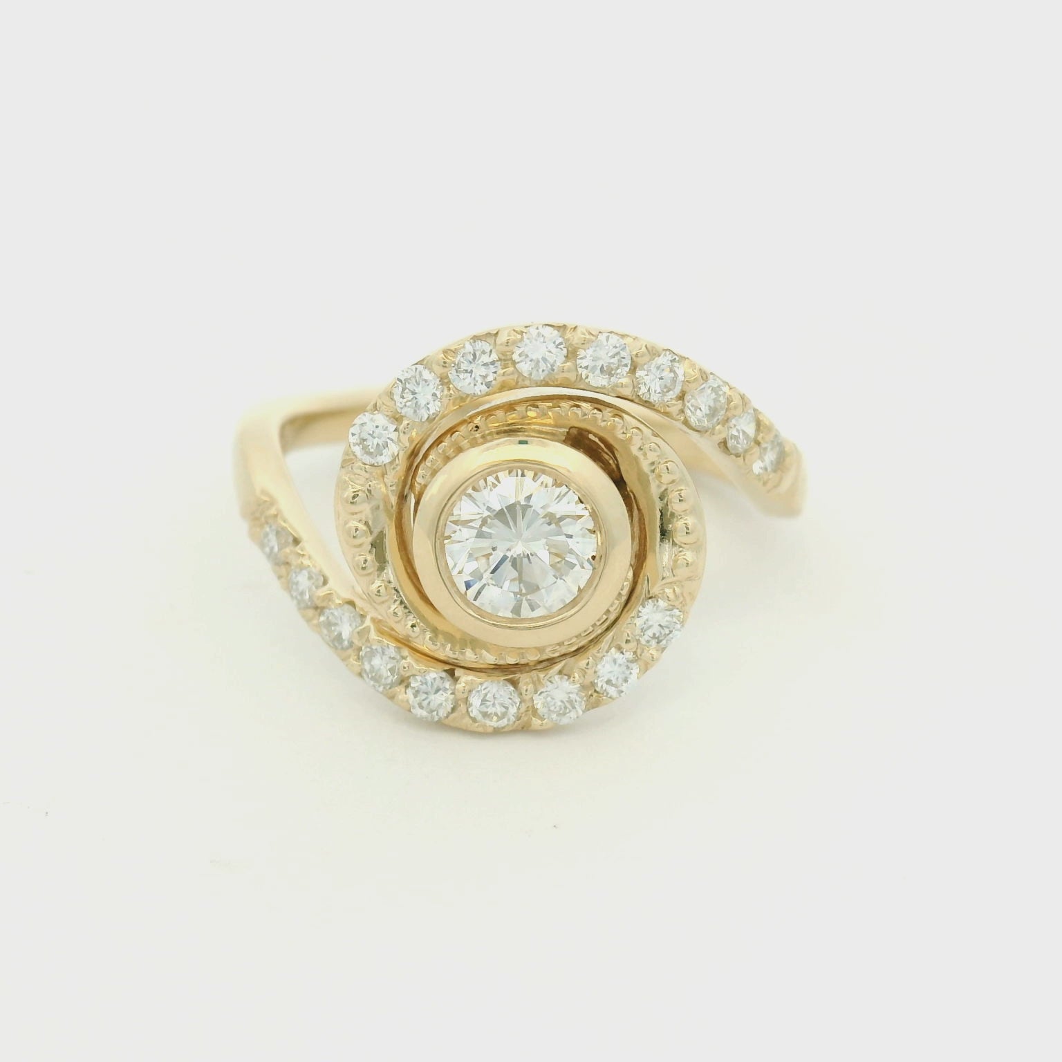 Yellow Gold Multistone Ring with Round Cut Diamond