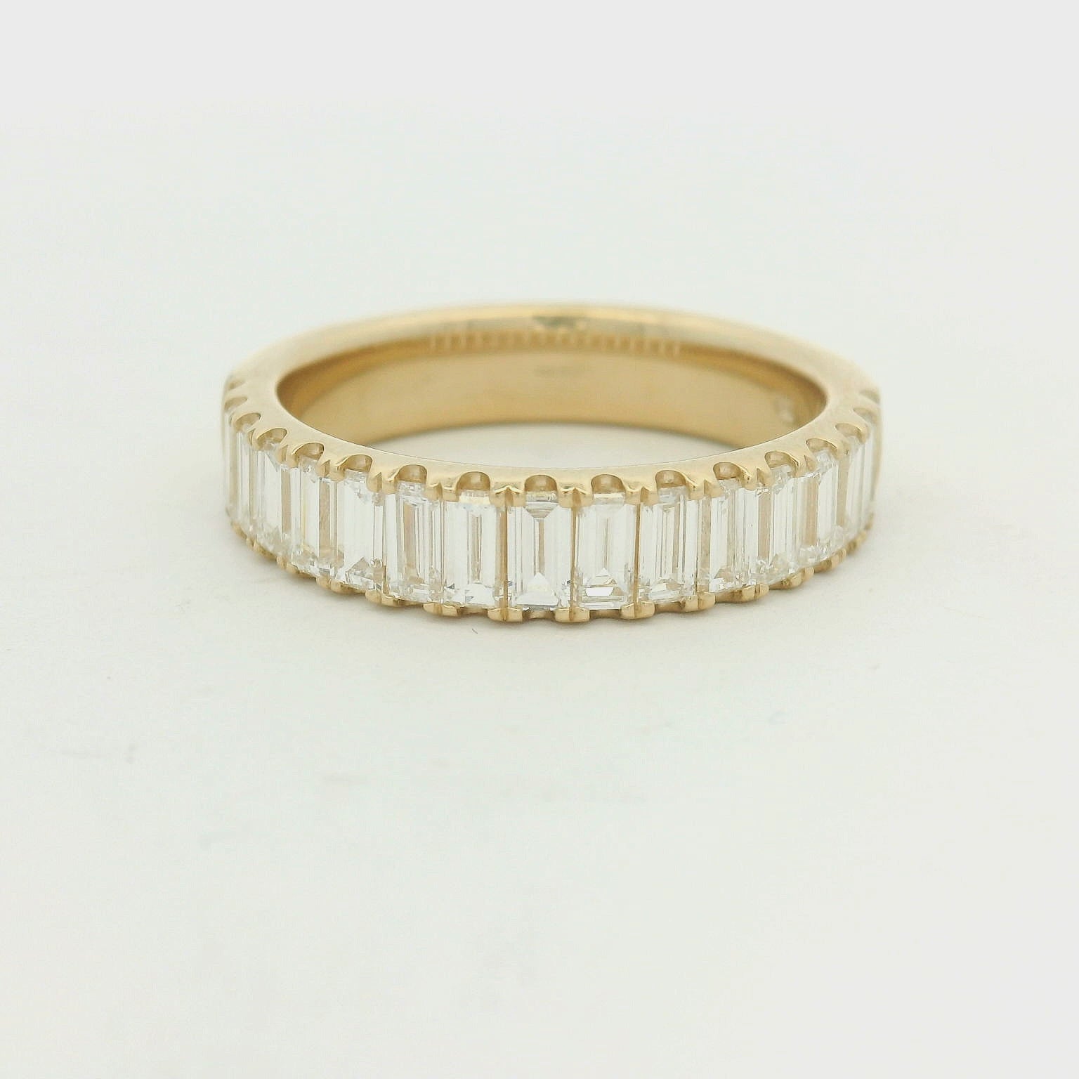 14KYG LG Diamond Band