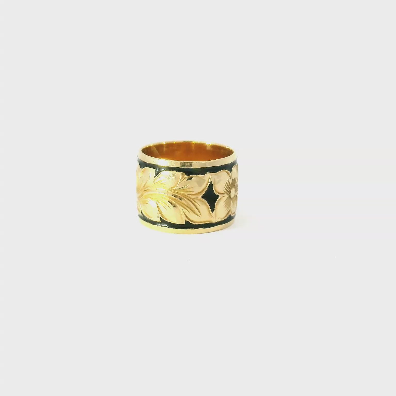 Vintage 14k Enamel Engraved Fashion Band