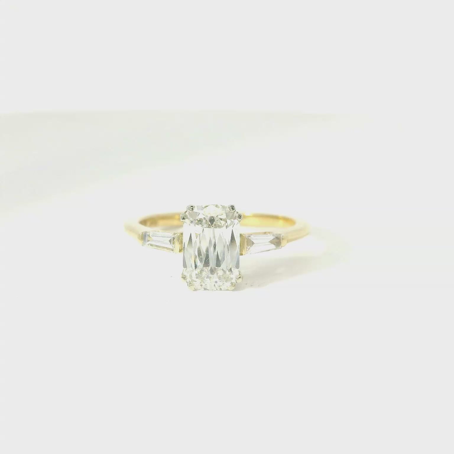 Elegant Gold Diamond Ring