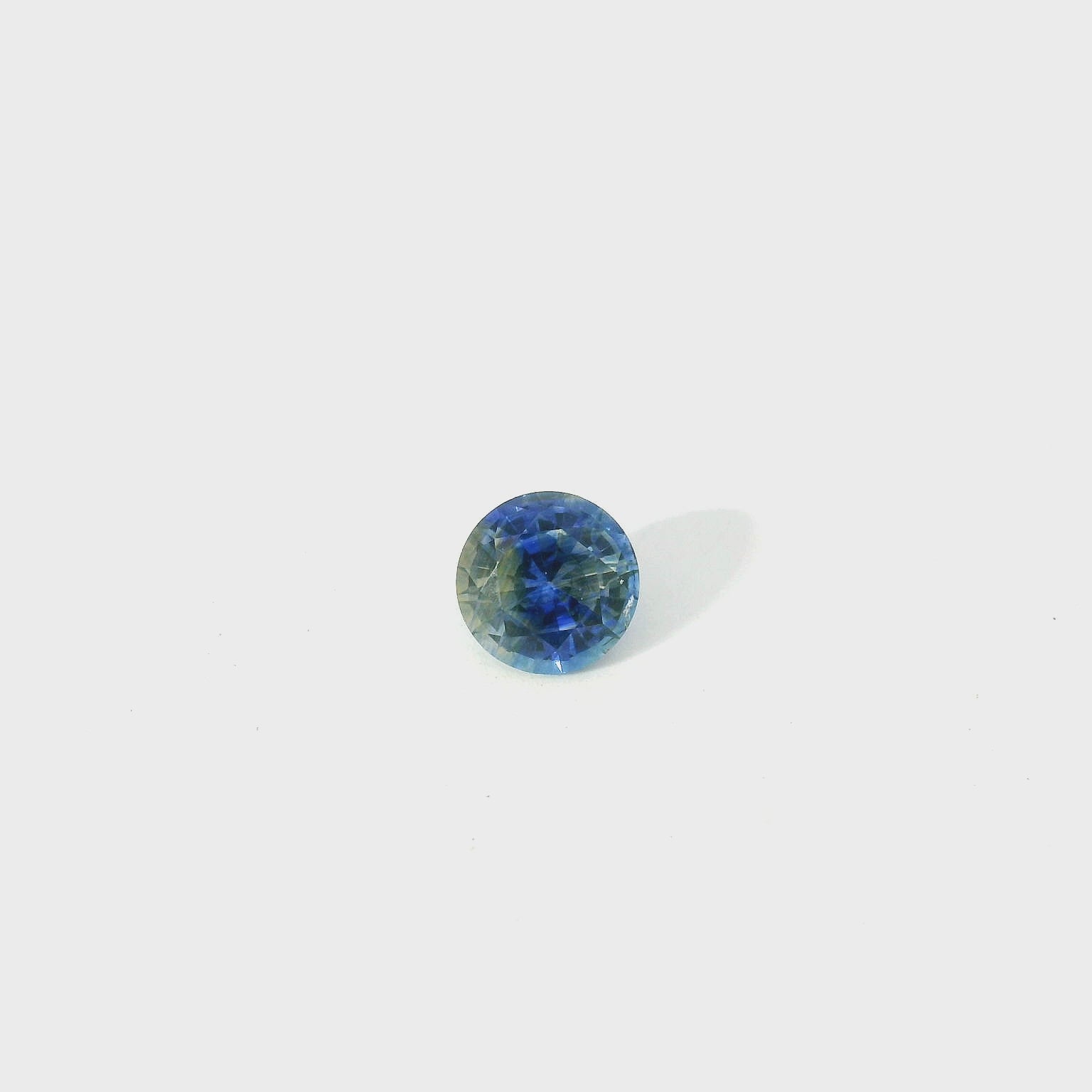 bi-color round sapphire