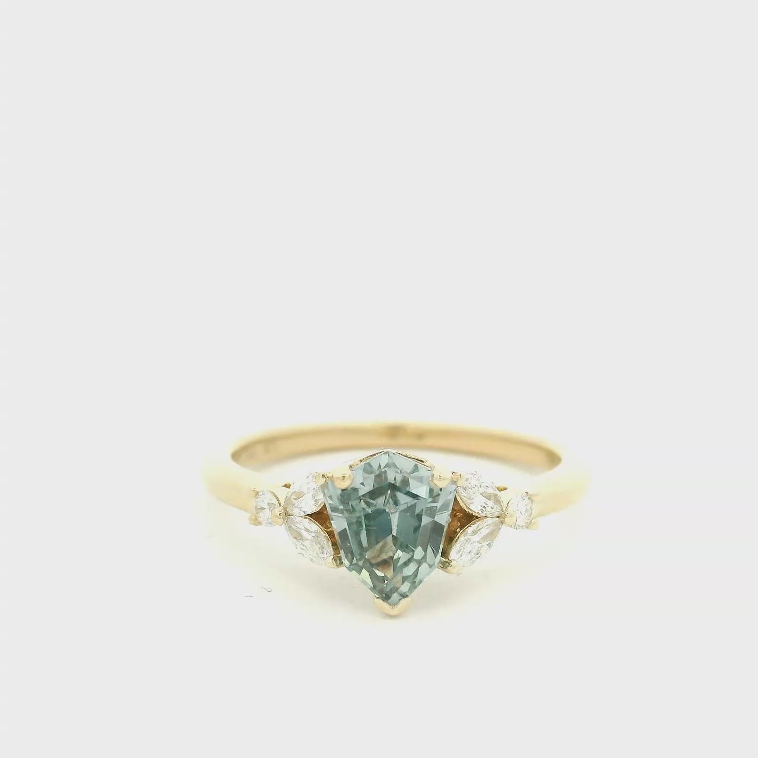 Elegant Aquamarine Ring