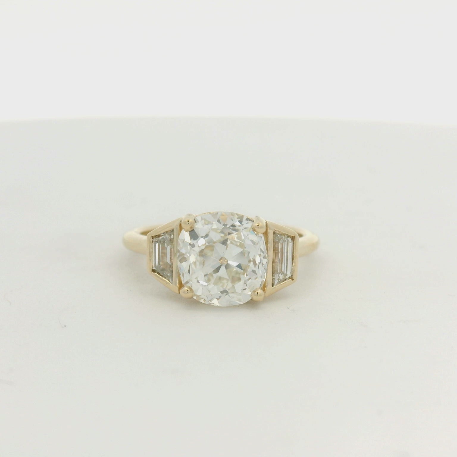 Cushion-Cut Diamond Multistone Ring in Yellow Gold