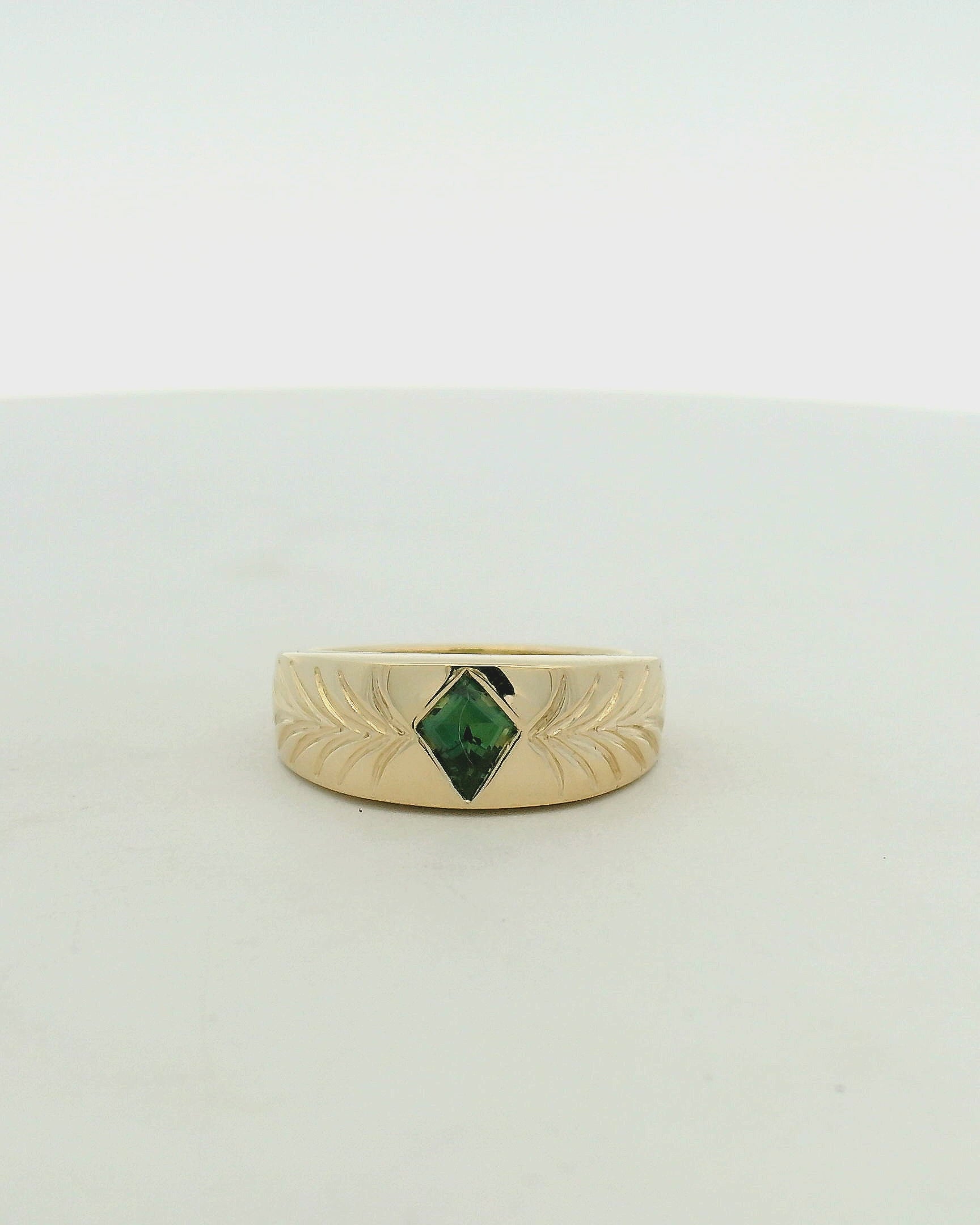 Yellow Gold Green Sapphire Ring with Engraved Leaf Motif