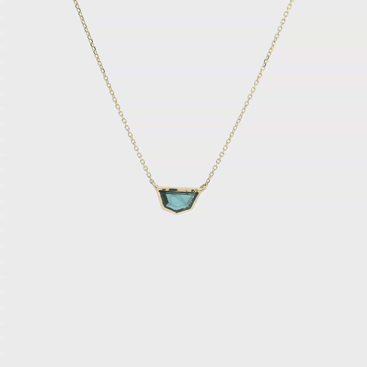 14KYG Fantasy Cut Sapphire Necklace