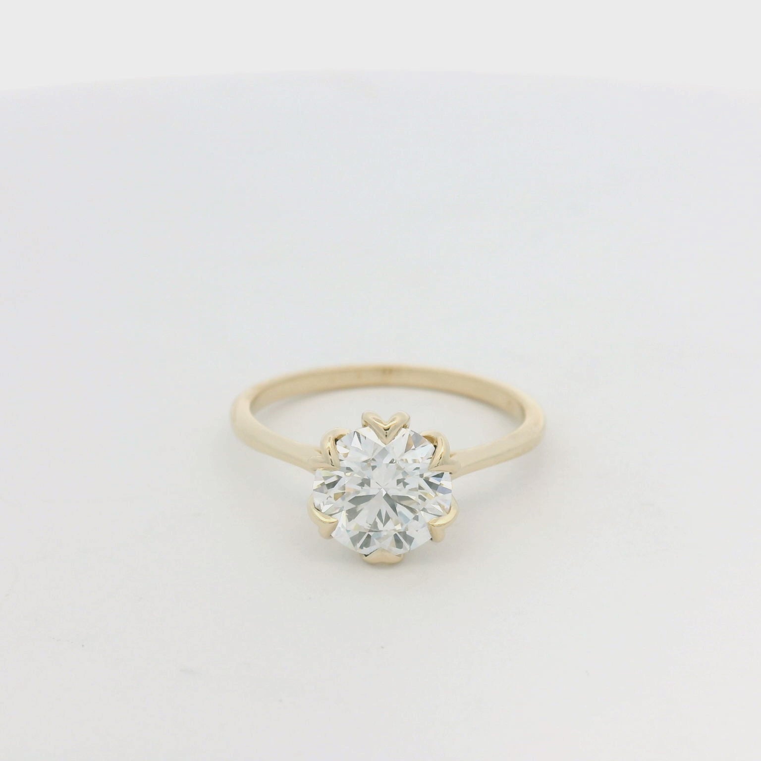 Classic Yellow Gold Solitaire Ring with Round Cut Diamond