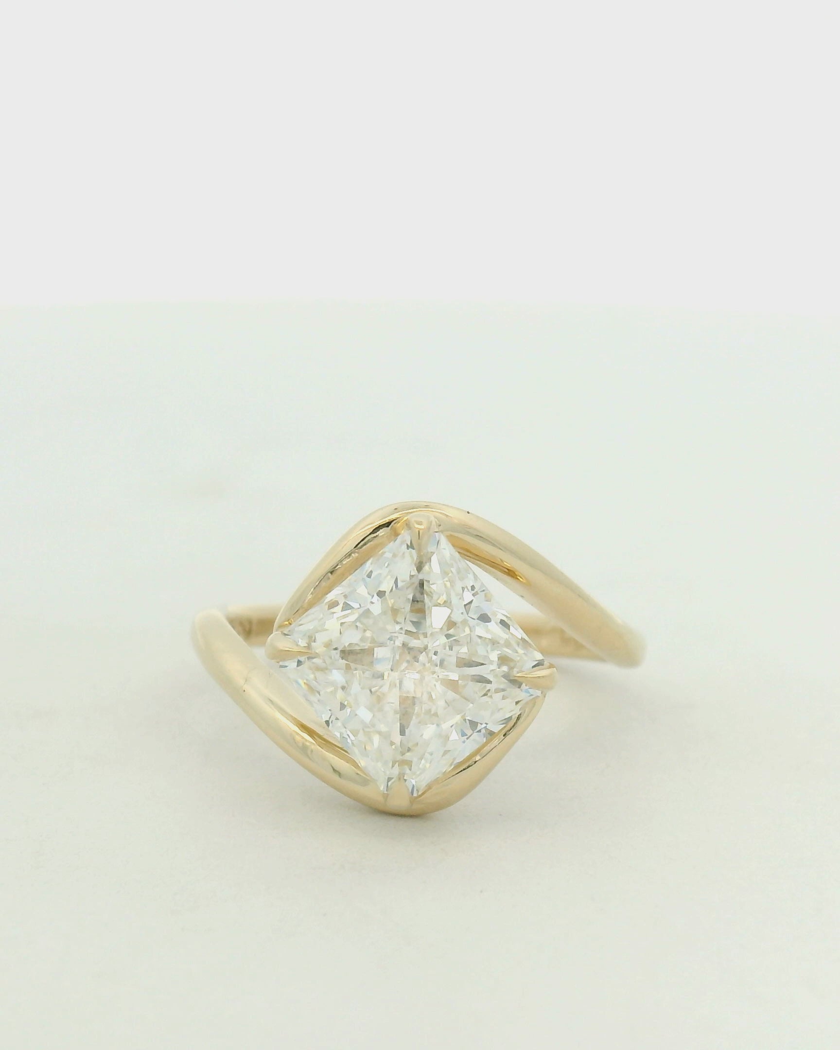 14k yellow gold w/ a solitaire radiant sq