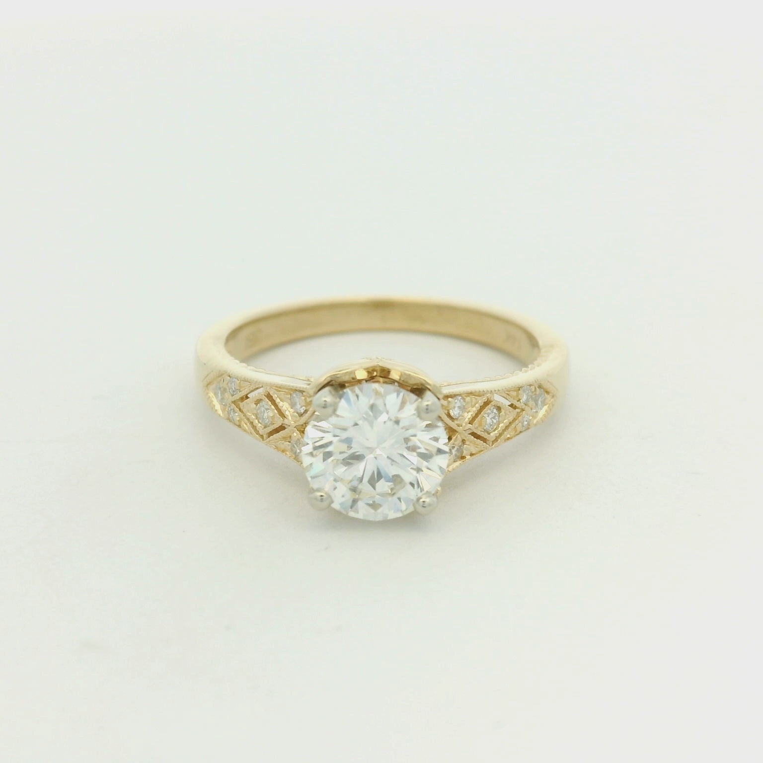Yellow Gold Solitaire Ring with Round Brilliant Cut Diamond